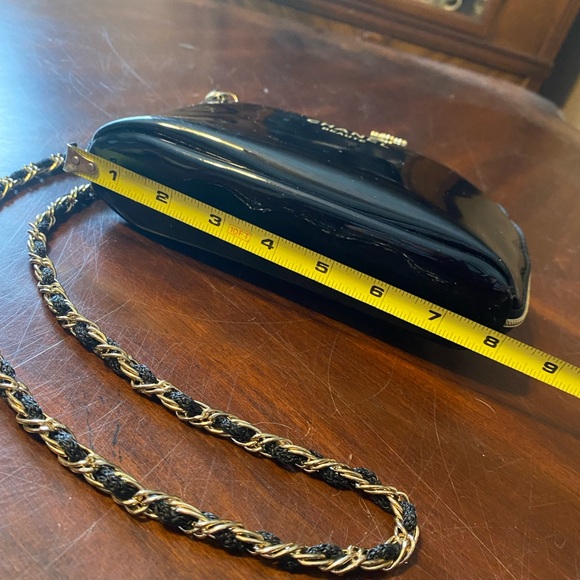 Chanel Beauté Glossy Black and Gold Cosmetic Bag - Picture 7 of 14